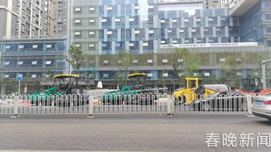 作为主管部门,昆明市住建局已对道路恢复做出安排,分两个阶段进行: