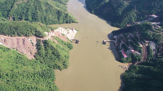 图为由中铁四局承建的玉磨铁路阿墨江双线特大桥全貌(昆明局集团供图)