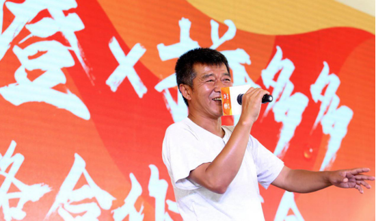 ▲褚橙传承人褚一斌在发布会上分享了褚橙的精细农业经验。(摄影:阿良)