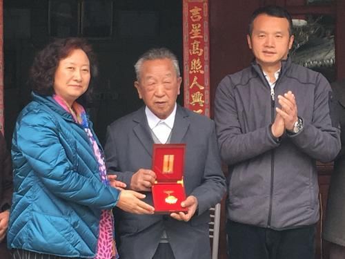 获颁中国人民抗日战争胜利70周年纪念章