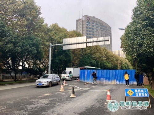 学府路塌方点