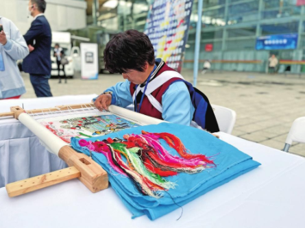 滇绣技艺展示