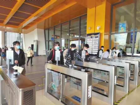 “昆明南站疫情防控数字化公共服务平台”保障旅客安全出行