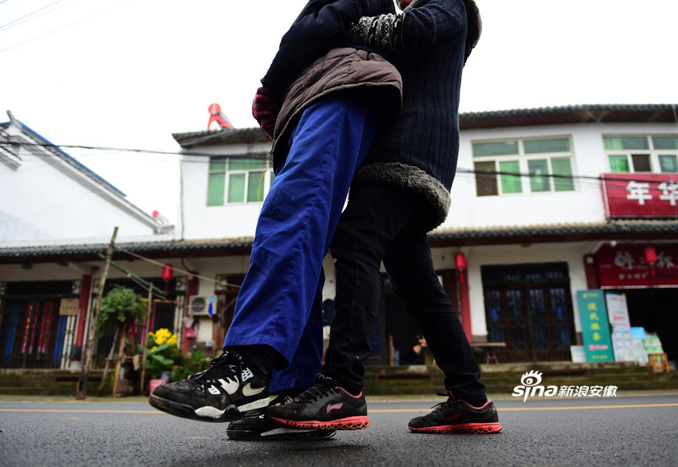 影像安徽第152期:抱着你前行