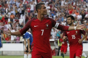 热身-C罗梅开二度飞翼2射2传+造乌龙 葡萄牙7-0