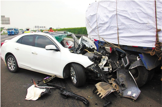 开车不系安全带不刹车 宁波11年驾龄老司机高