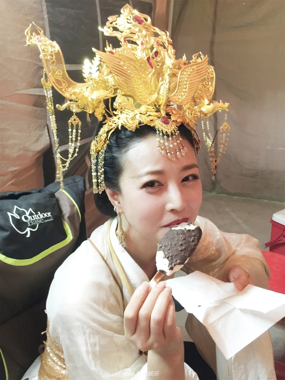 周海媚成晒宠达人 状态悠然自得率性洒脱