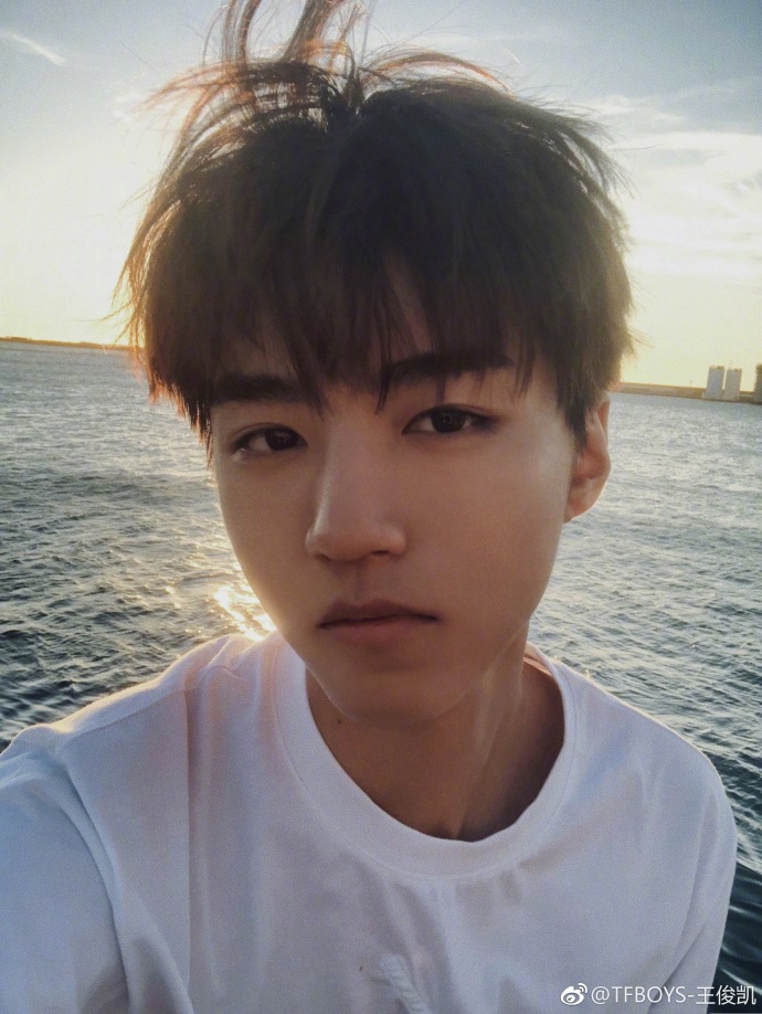 王俊凯的图片帅气 GLI2-hfvkitw8722627.jpg