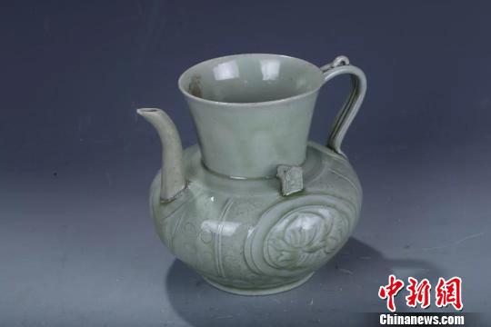 图为:北宋青瓷执壶 黄岩区委宣传部提供