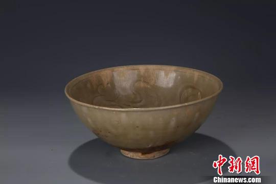 图为:北宋青瓷刻划花碗 黄岩区委宣传部提供