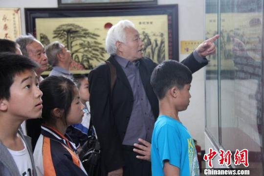 包学冠把半辈子的精力都放在传承孝文化上。文成宣传部供图