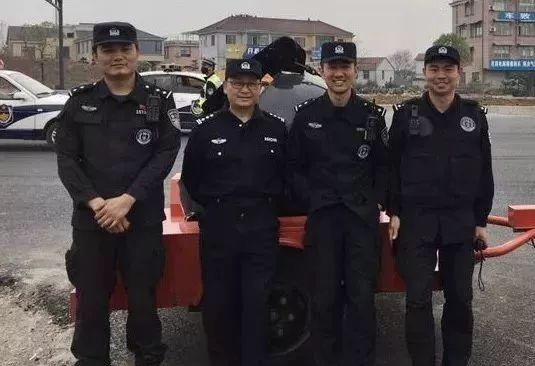 王厚鑫和徒弟战友们(左起):姜文俊、王厚鑫、付裕、徐亮