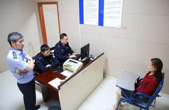 女子网络造谣“重大交通事故致多人死亡”被警方拘留。长兴公安提供
