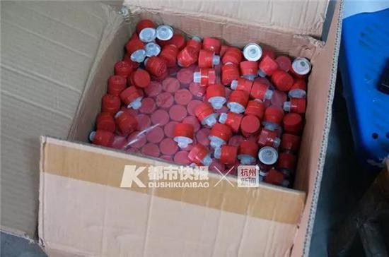 现场查获各类知名品牌白酒1万余瓶一举查处杭州辖区8家二级批发商