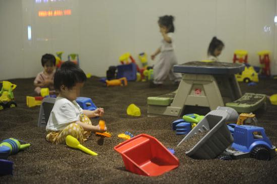 温州2岁小孩耳朵化脓长肉芽 医生手术取出1颗