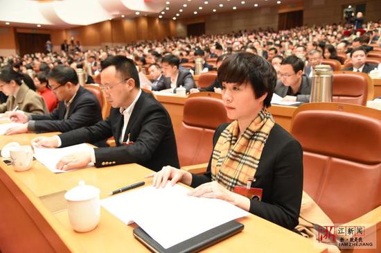 1月27日上午9时,浙江省十三届人大二次会议在省人民大会堂开幕。浙江新闻客户端记者 梁臻 李震宇 摄