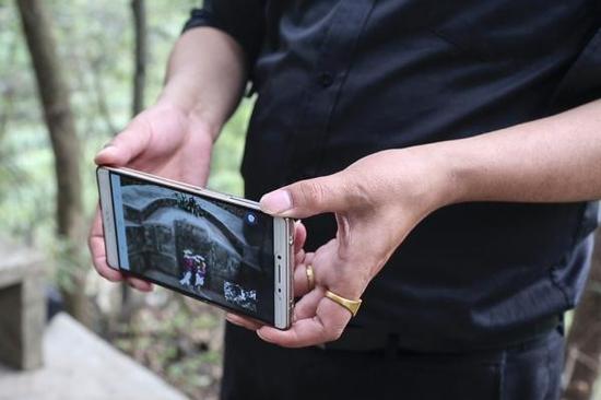 不少客户要求视频连线。本人供图
