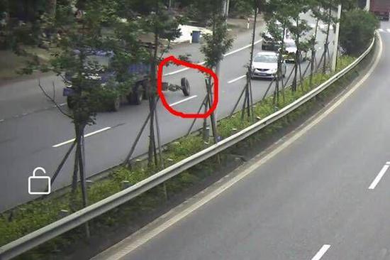 车轮飞出去了