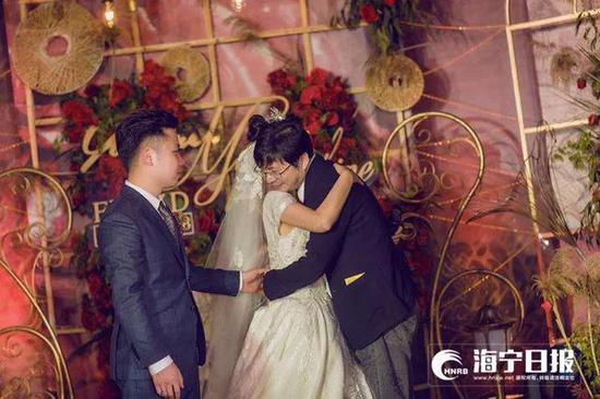 婚礼上的两位医生 都是她最特别的人