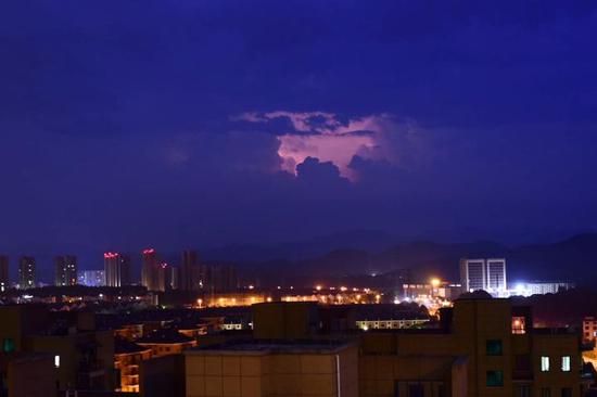 《雷雨夜》林卫东摄于武义