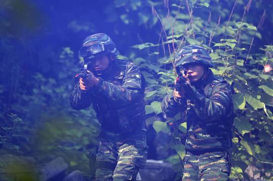 挑战极限突破极限 YhAX-hcwpcmp9326113.jpg