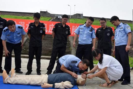 三门县公安局浦坝港派出所开展防溺水宣传活动