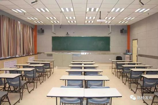 录播教室，功能强大，可以通过实景教学，加强学生印象，从而获得更多知识面。