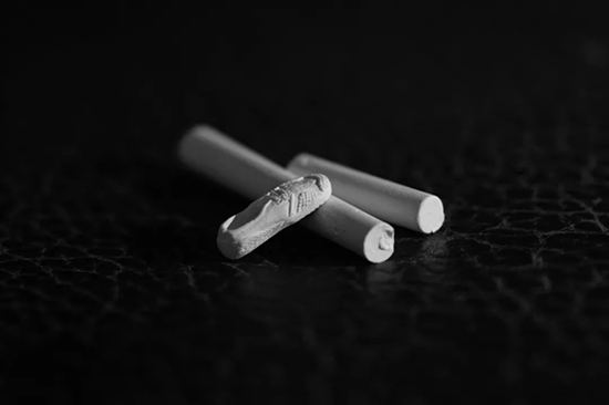 钟一诺 迷彩鞋(粉笔雕塑)