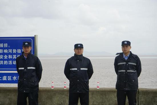 八月十八潮 每年都能看到这些人的身影_绍兴频