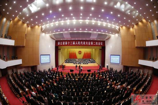 1月27日上午9时,浙江省十三届人大二次会议在省人民大会堂开幕。浙江新闻客户端记者 董旭明 魏志阳 倪雁强 摄