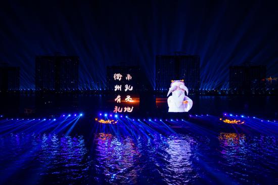 “科技”迎新春 “南孔圣地”浙江衢州上演5D光影秀。许军摄
