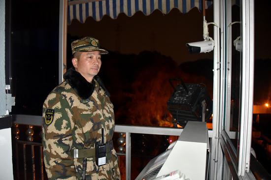 武警温州支队支队长叶峰身先士卒为官兵站跨年哨 温州武警供图