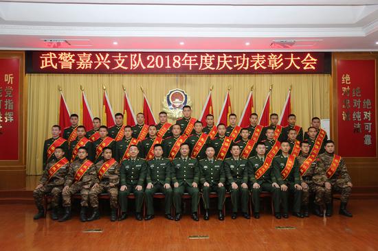 ?#22025;?#21512;影。杨宇翔摄
