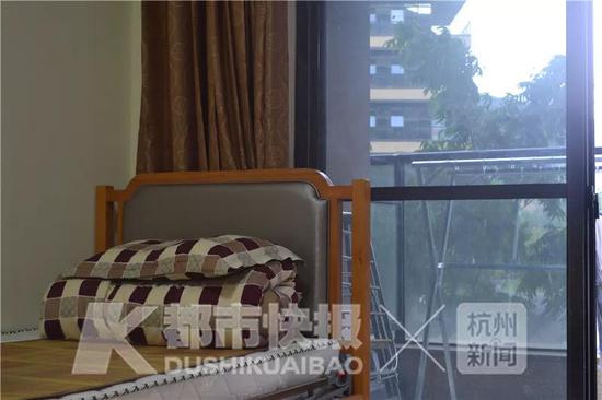 2018年,杨云海等14位年轻人通过面试,住进了养老院。