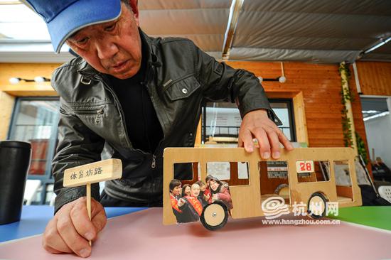 年近7旬公交达人 用车模记录了杭州公交的前世今生