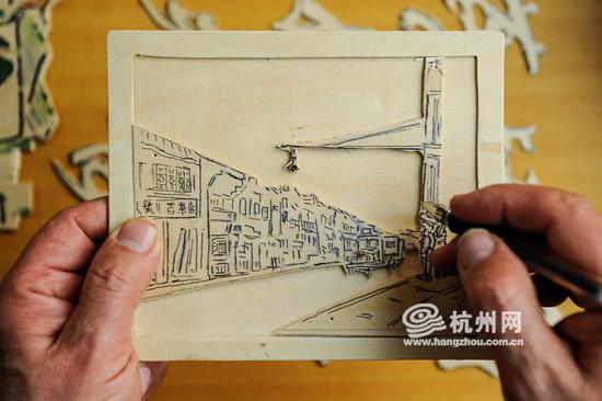 年近7旬公交达人 用车模记录了杭州公交的前世今生