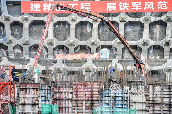 克服重重困难,力保施工安全