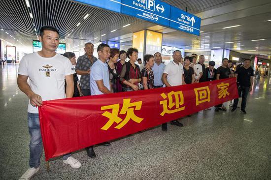 同辈亲人到车站迎接 瑞安宣传部供图