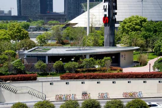 ▲城市阳台公厕,位于杭州大剧院以北新业路之江东路口钱江新城城市阳台