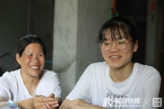 卢漪婷和妈妈 摄影 丨 徐美儿