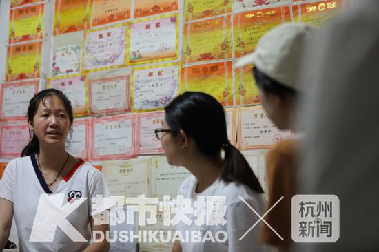 记者采访丽楠 摄影 | 徐美儿