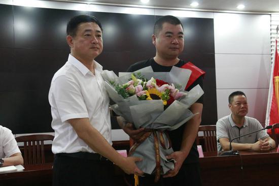 欢送仪式现场。平湖宣传部提供