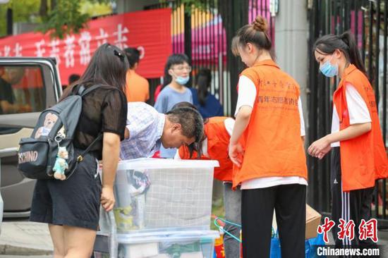 浙江音乐学院新生报道。浙江音乐学院提供