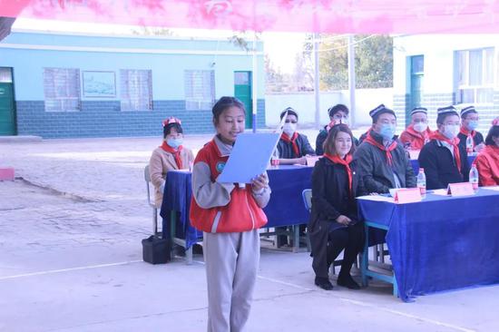 学生代表麦尔比艳·艾合麦提发言