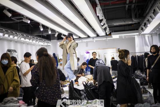 杭州四季青服装批发市场附近 连电动自行车都停不进