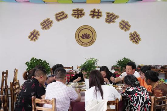 铺里“共享餐厅”