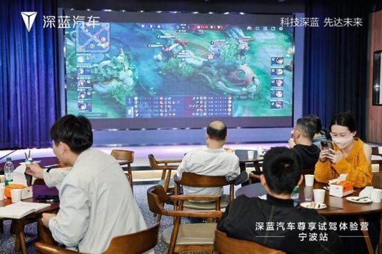 趣味互动，定格金秋欢乐瞬间