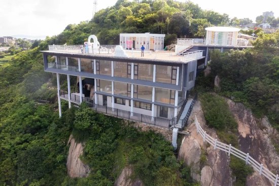 玉环悬崖书吧：人与海之间，书与山相嵌