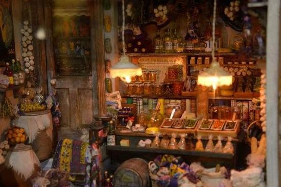 浙江女子办温情杂货铺 赚钱为器官捐献者的孩