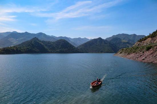 龚胜军摄于九峰水库黄岩孔渡口